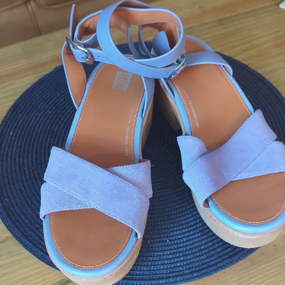Elegant Women's Sandals in Lavender and Tan